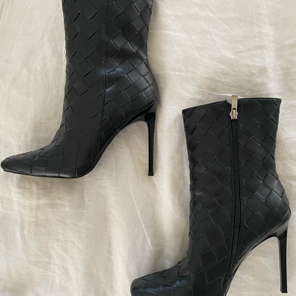 Black heeled boots